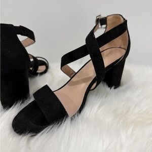 Nine West size 7  dark navy strappy block heel sandals